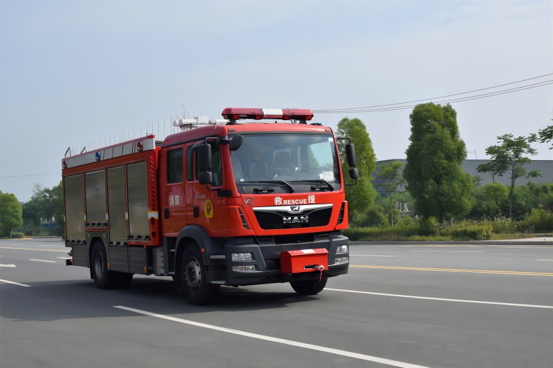 MAN压缩空气泡沫消防车03(1).jpg